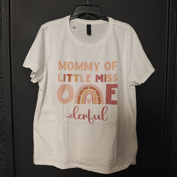 Mommy of Little Miss ONEderful Rainbow First Birthday T-Shirt NWT - Picture 1 of 3
